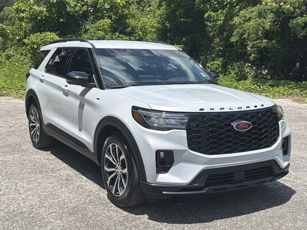 2026 Ford Explorer ST-LINE RWD's photo