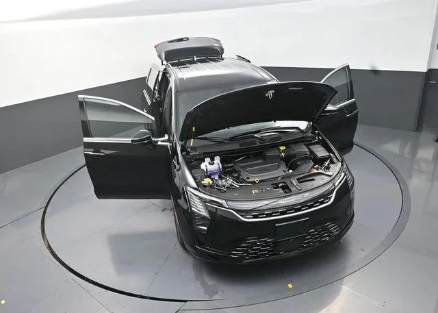 New 2027 Diamond Black Crystal Pearl-Coat Exterior Paint Chrysler Select image 29