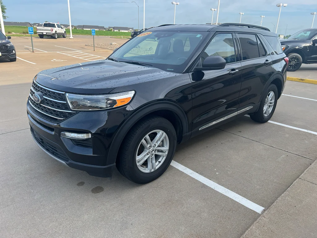 Used 2024 Agate Black Metallic Ford XLT image 4