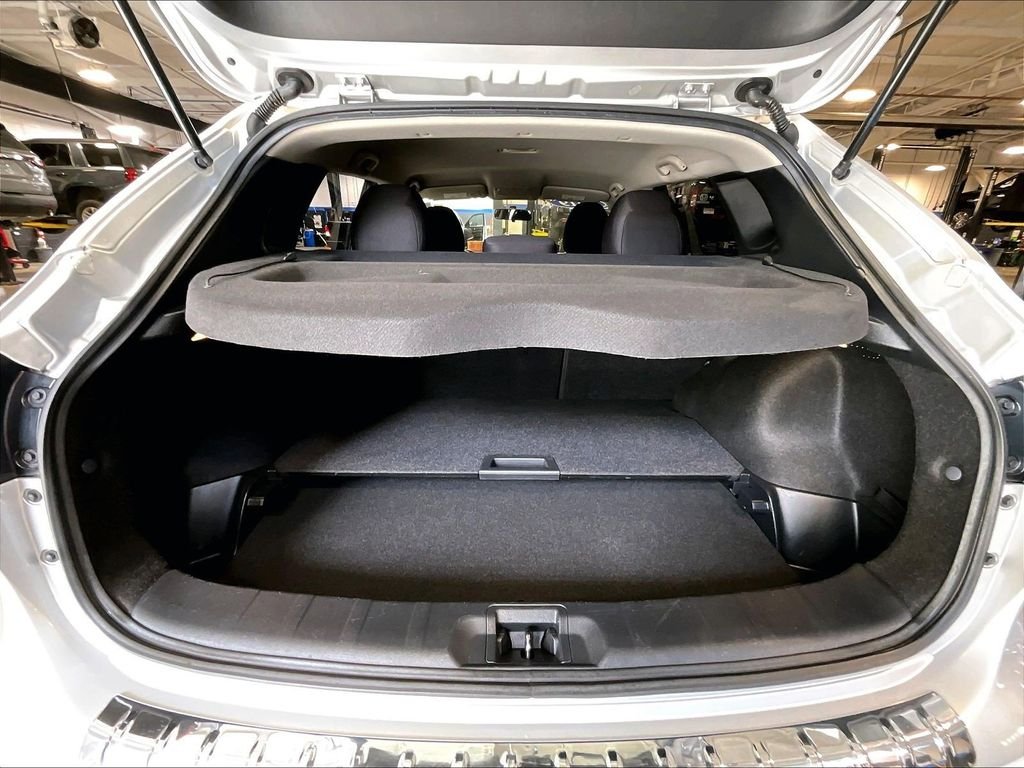 Used 2019 Silver Nissan S image 17