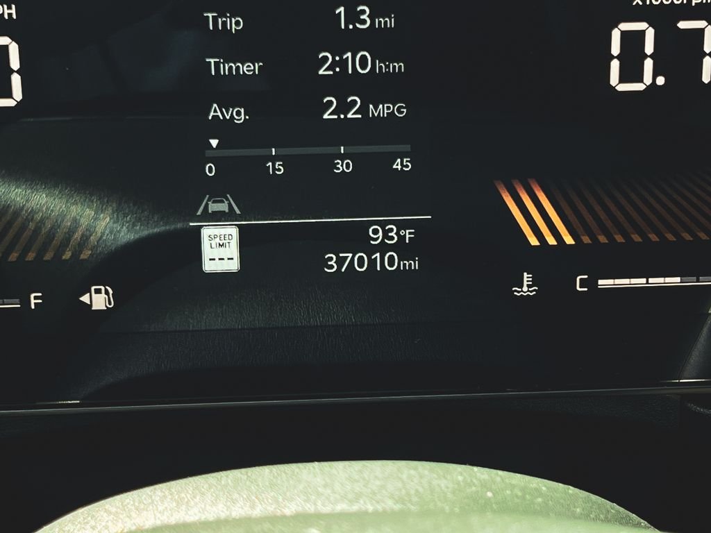 Used 2025 White Kia LXS image 21