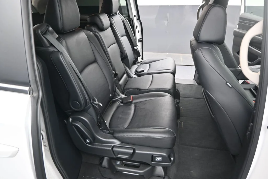 Certified Used 2025 White Honda EX-L image 30