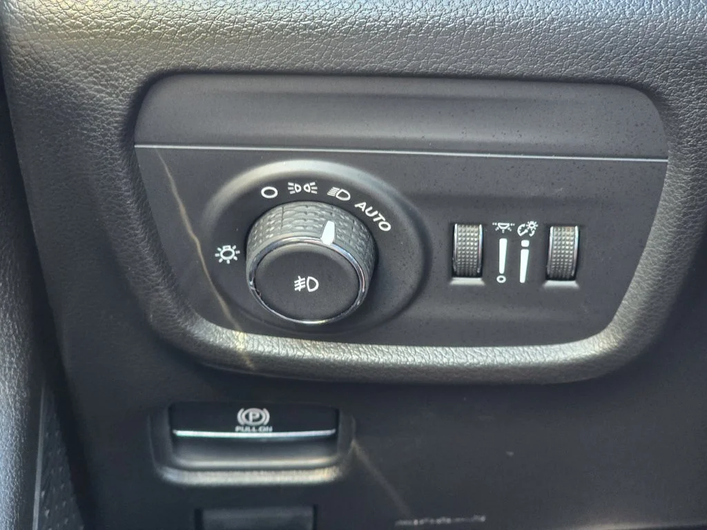 New 2027 Gray Jeep Limited Reserve image 33