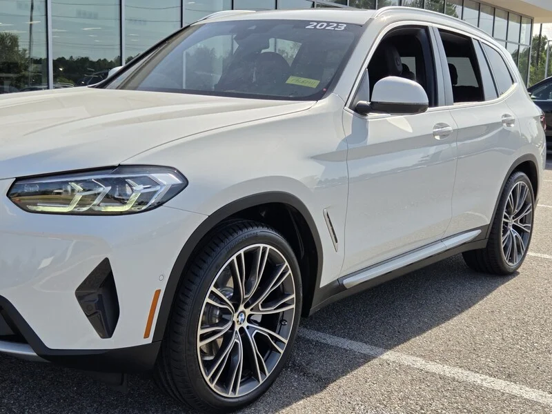 Used 2023 Alpine White BMW XDRIVE30I SPORTS ACTIVITY VEHICLE image 23