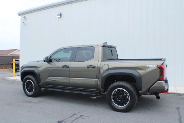 Used 2025  Toyota  image 3