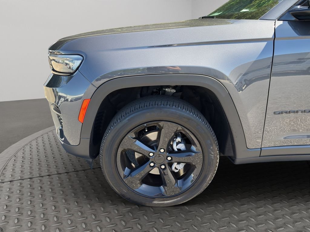 Used 2024 Baltic Gray Metallic Clearcoat Jeep Altitude X image 15