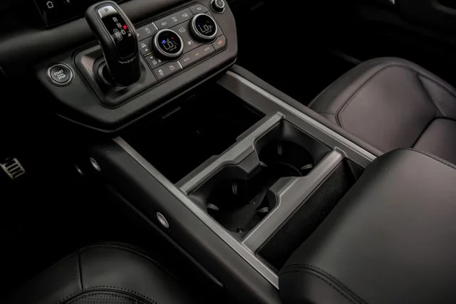 2025 Land Rover Defender V8 - Photo 33