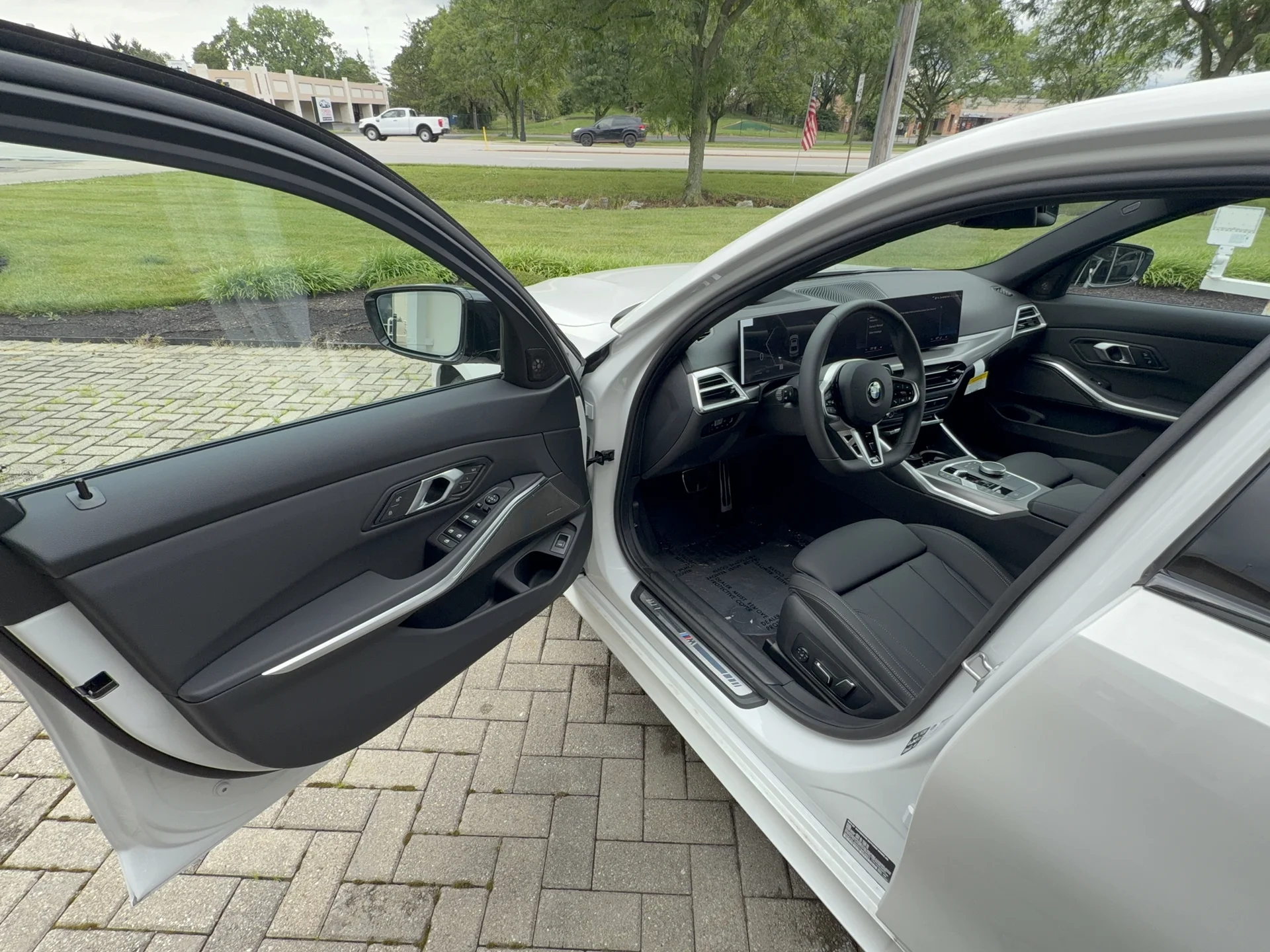 New 2026 Mineral White Metallic BMW xDrive image 7