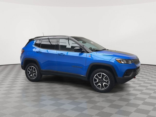 Used 2025 Hydro Blue Pearlcoat Jeep Trailhawk image 35