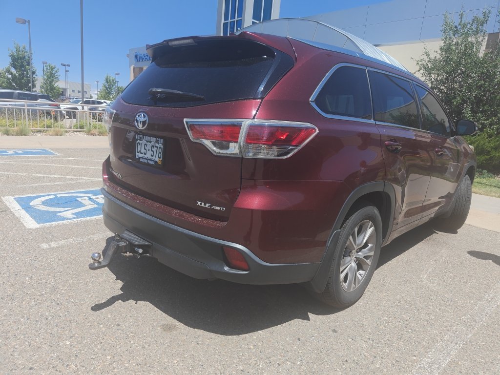 Used 2015 Ooh La La Rouge Mica Toyota XLE image 3
