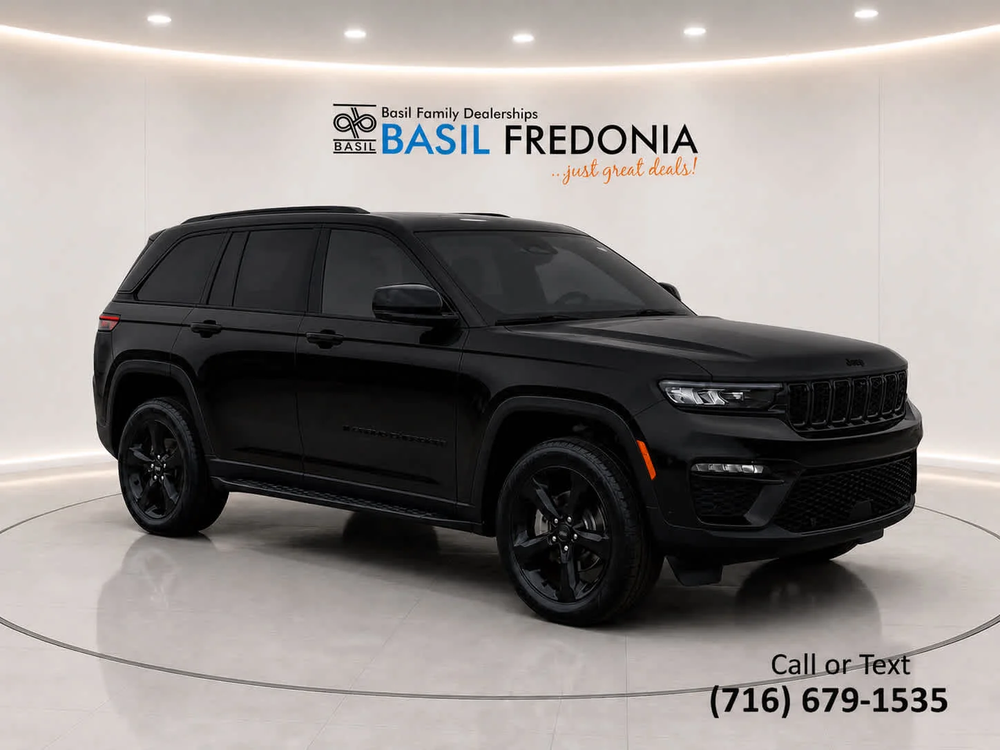 Used 2024 Diamond Black Crystal Pearl Jeep Limited image 12