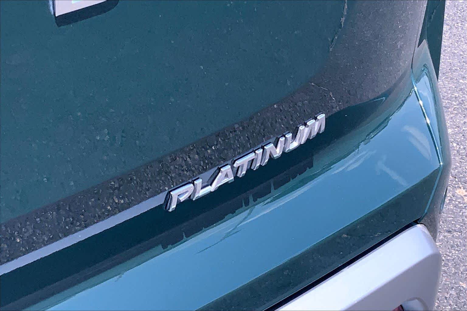 Used 2023 Obsidian Green Pearl Nissan Platinum image 10