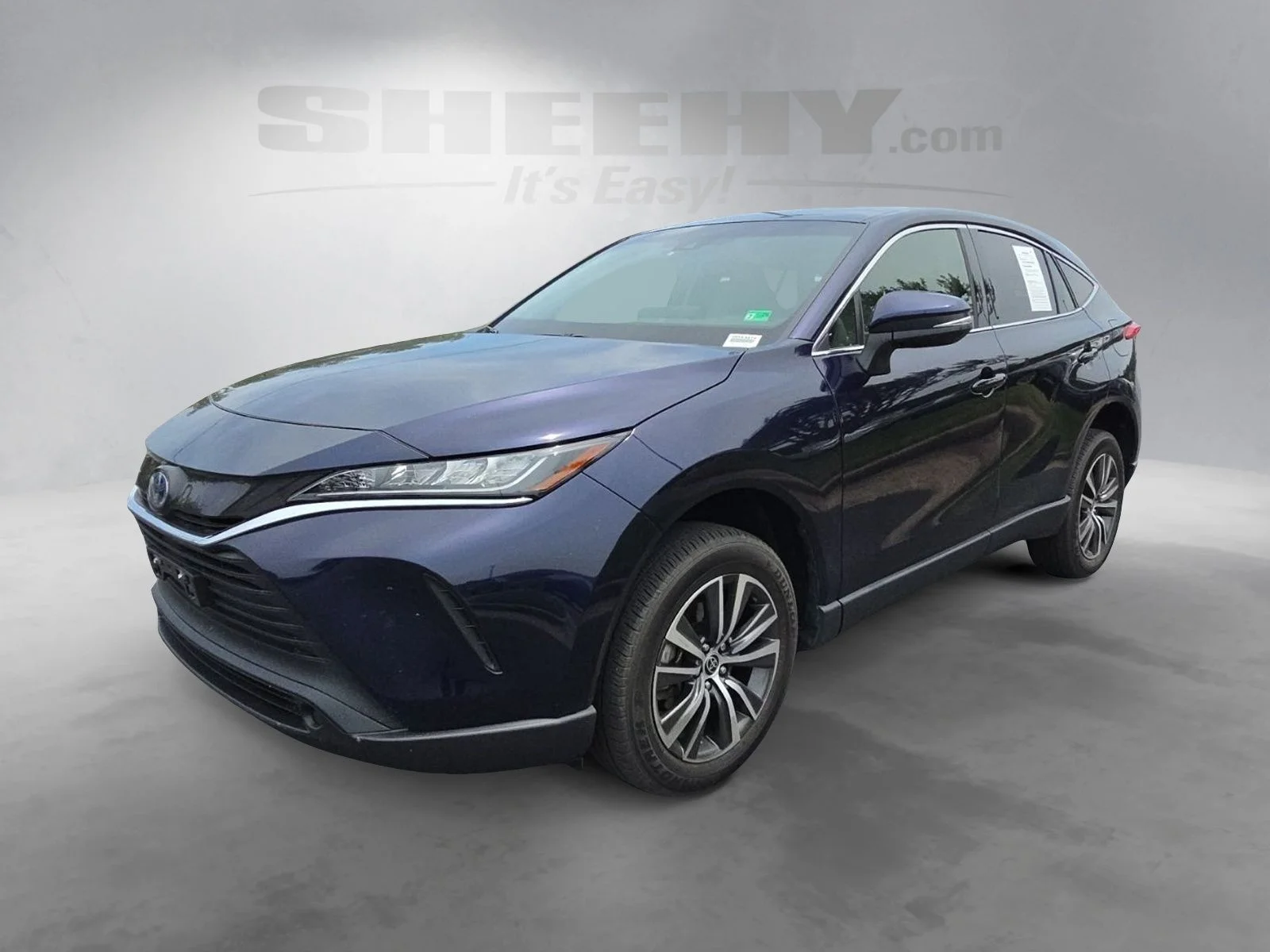 Used 2022  Toyota LE image 16