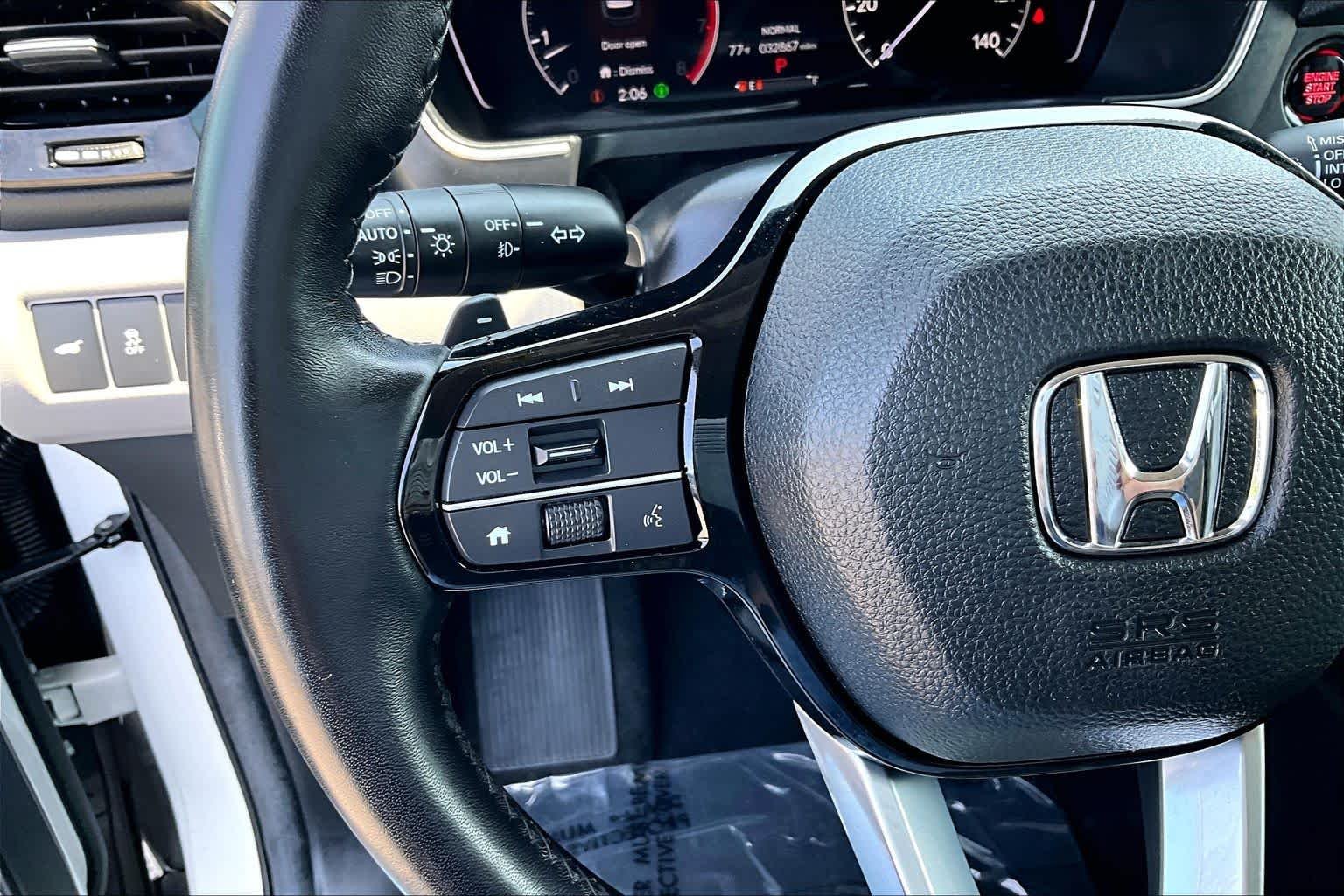 Used 2024 Platinum White Pearl Honda EX-L 8 Passenger image 24