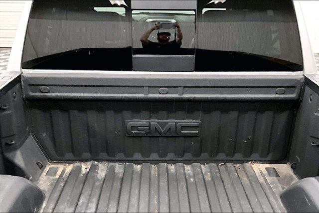 Used 2021 Quicksilver Metallic GMC SLT image 31