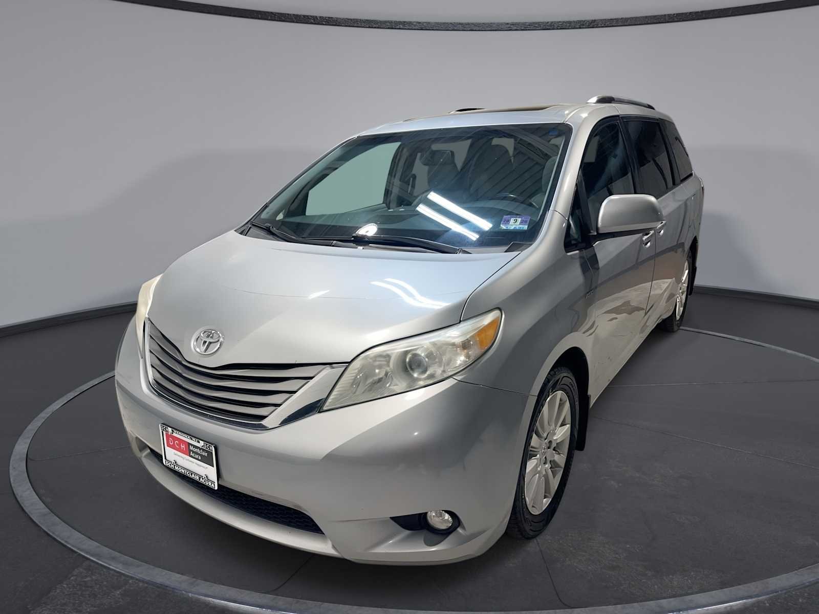 Used 2017 Silver Sky Metallic Toyota XLE image 1