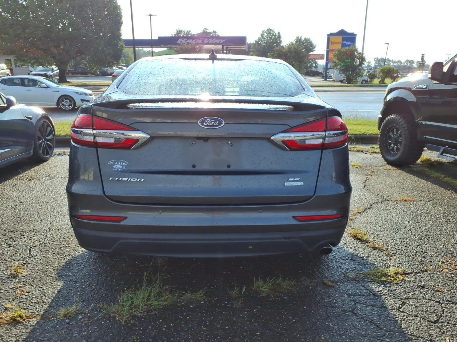 Used 2020 Magnetic Metallic Ford SE image 4