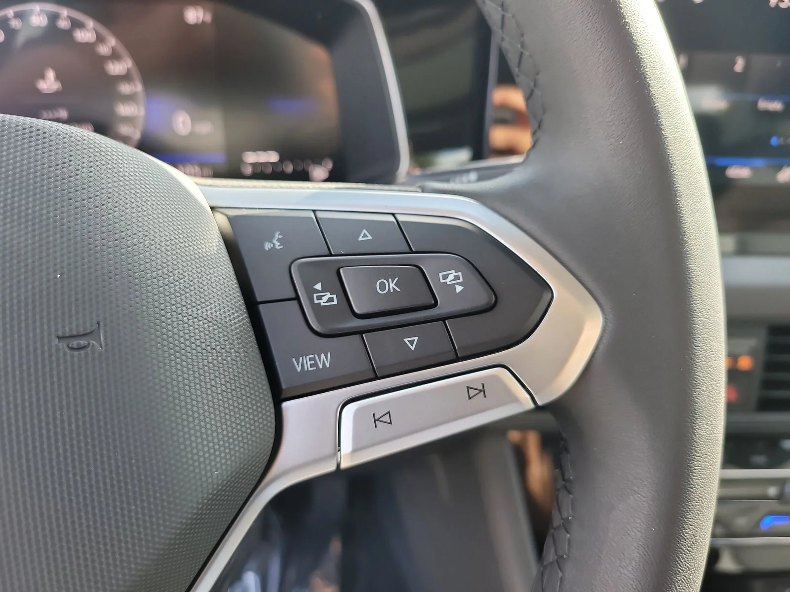New 2026 Deep Black Pearl Volkswagen 1.5T SE image 30