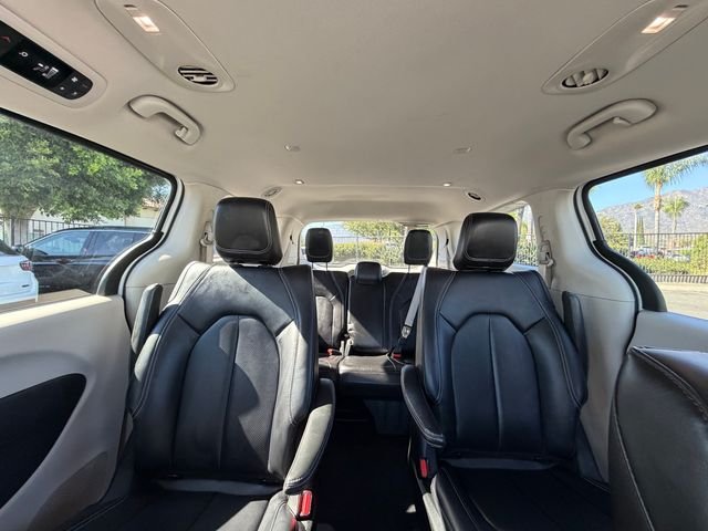 Used 2024 White Chrysler Select image 37