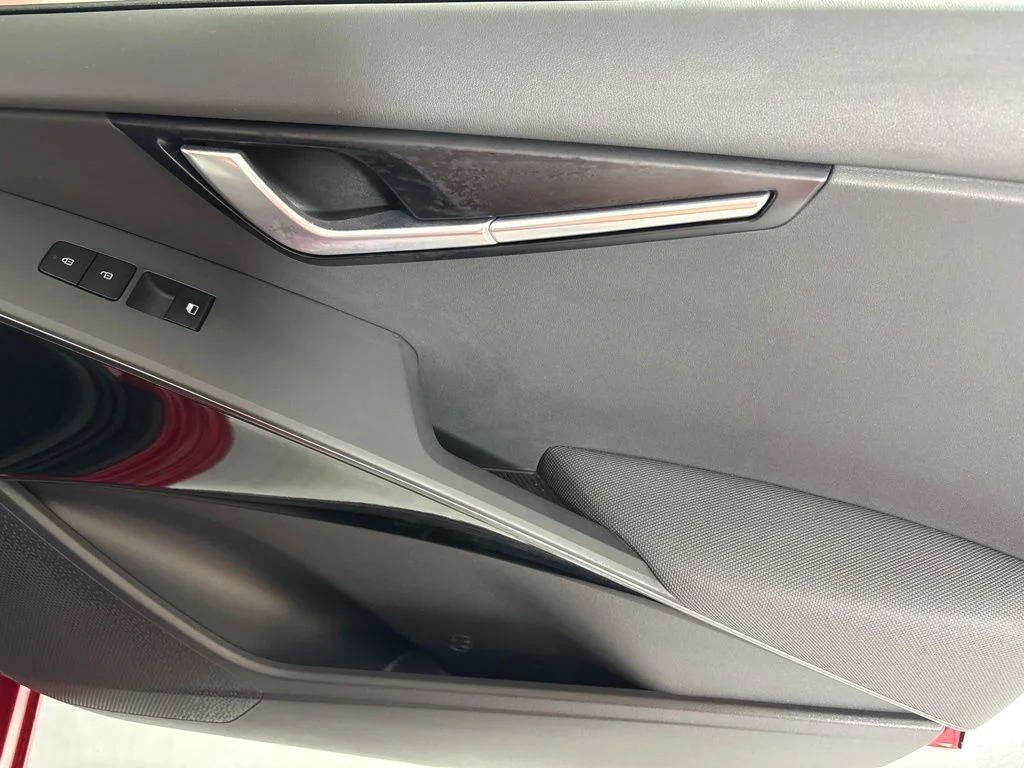 Used 2023 Red Kia Wind image 14