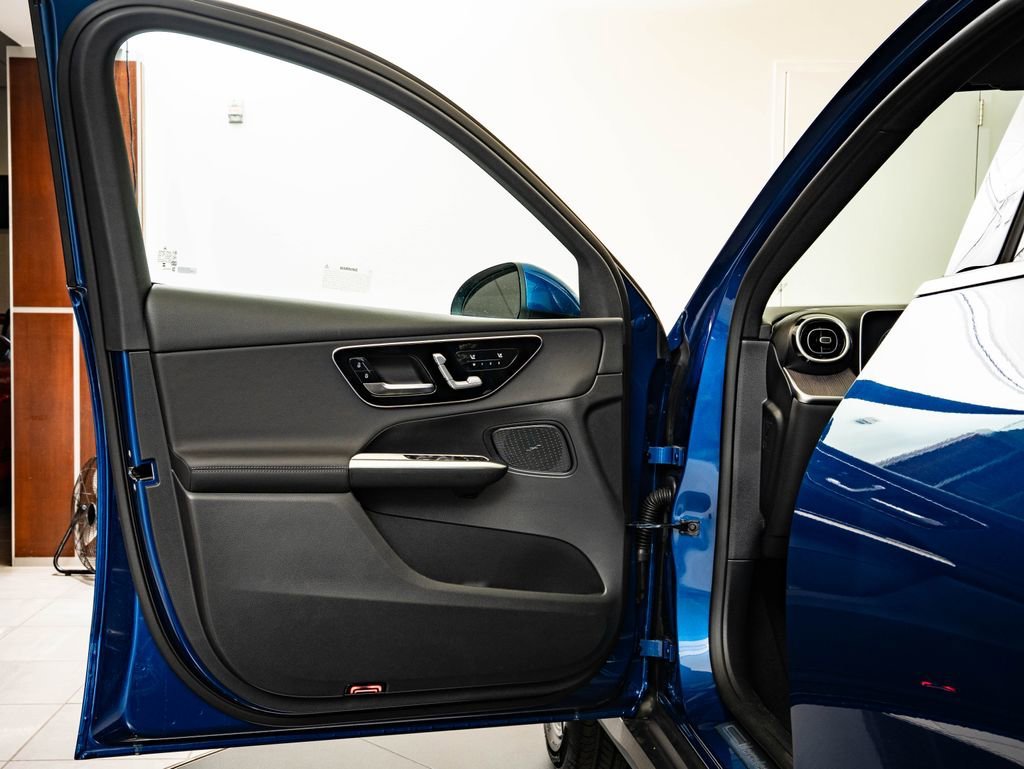 New 2026 Starling Blue Metallic Mercedes-Benz GLC 300 image 25