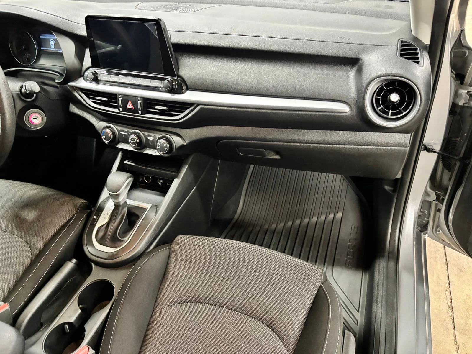 Used 2023 Gray Kia LXS image 21