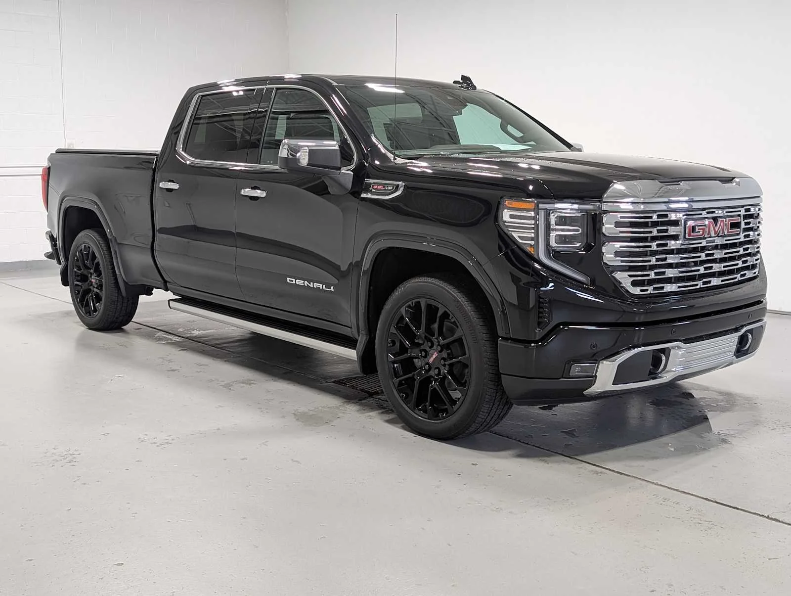 Used 2023 Onyx Black GMC Denali image 6