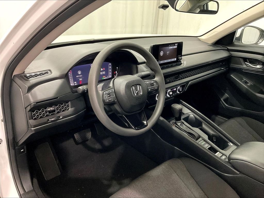 Used 2025 White Honda LX image 8