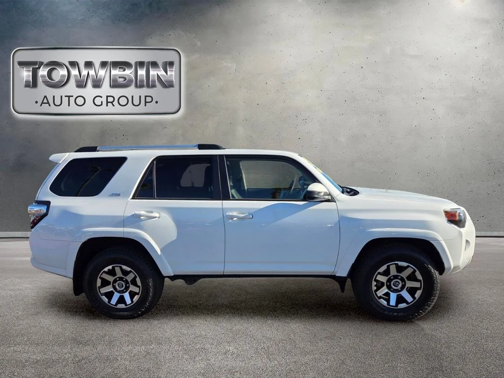 Used 2021 White Toyota SR5 image 3