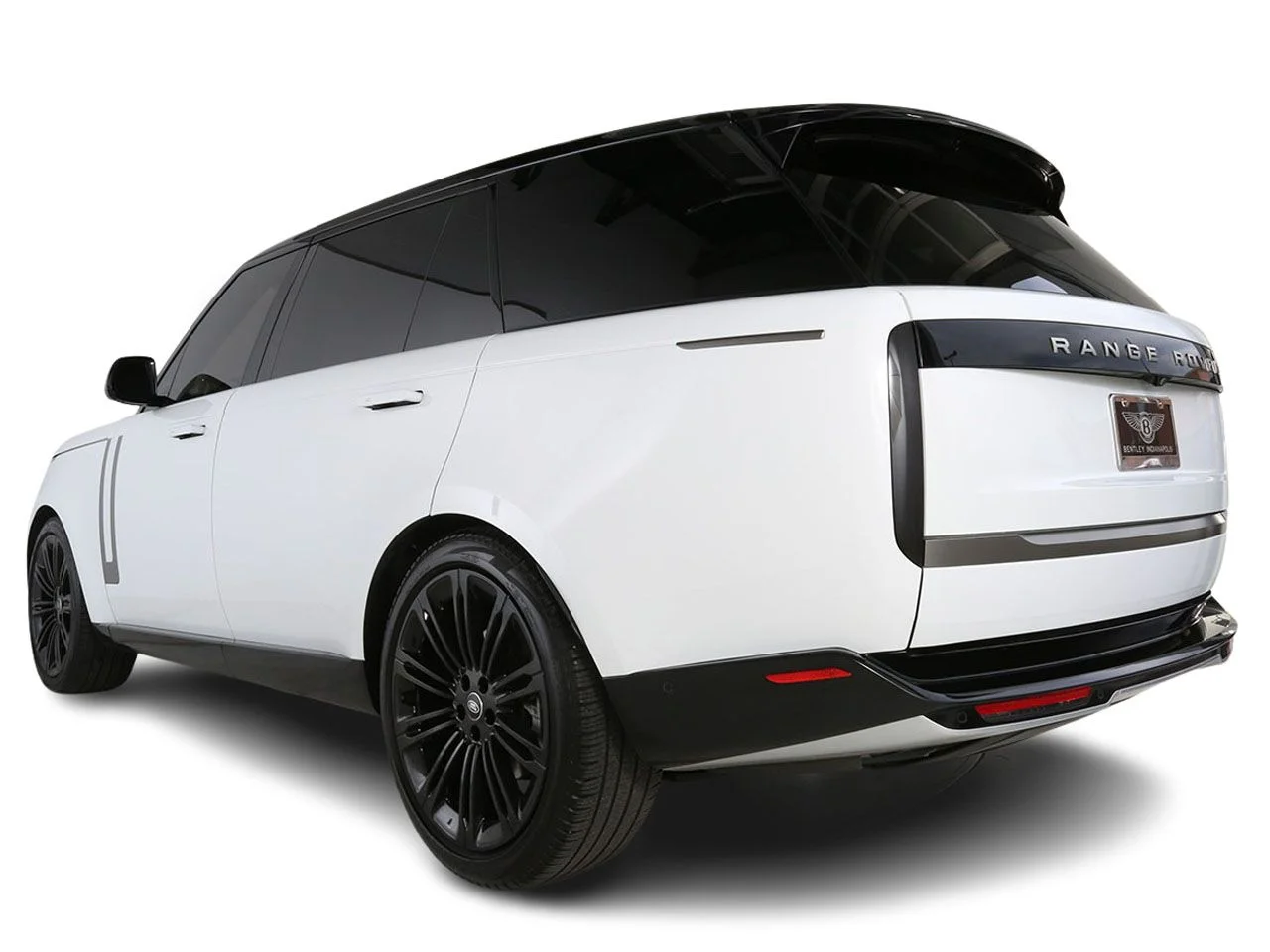 Used 2024 White Land Rover SE image 6