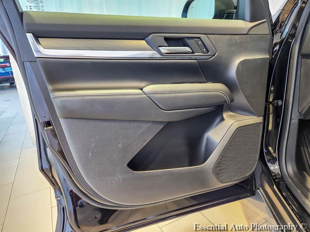 Used 2026 Ebony Twilight Metallic GMC Elevation image 15