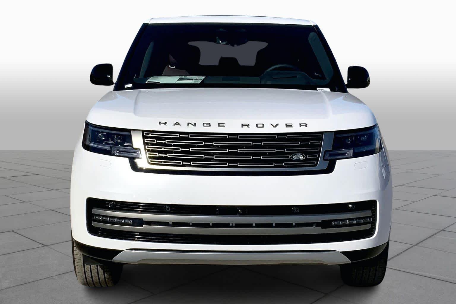 New 2026 Ostuni Pearl White Land Rover SE image 3