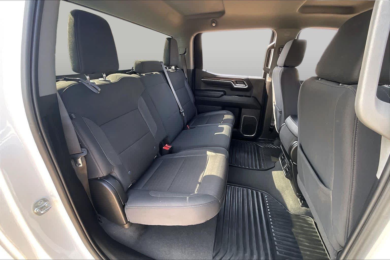 Used 2025 Summit White Chevrolet LT image 18