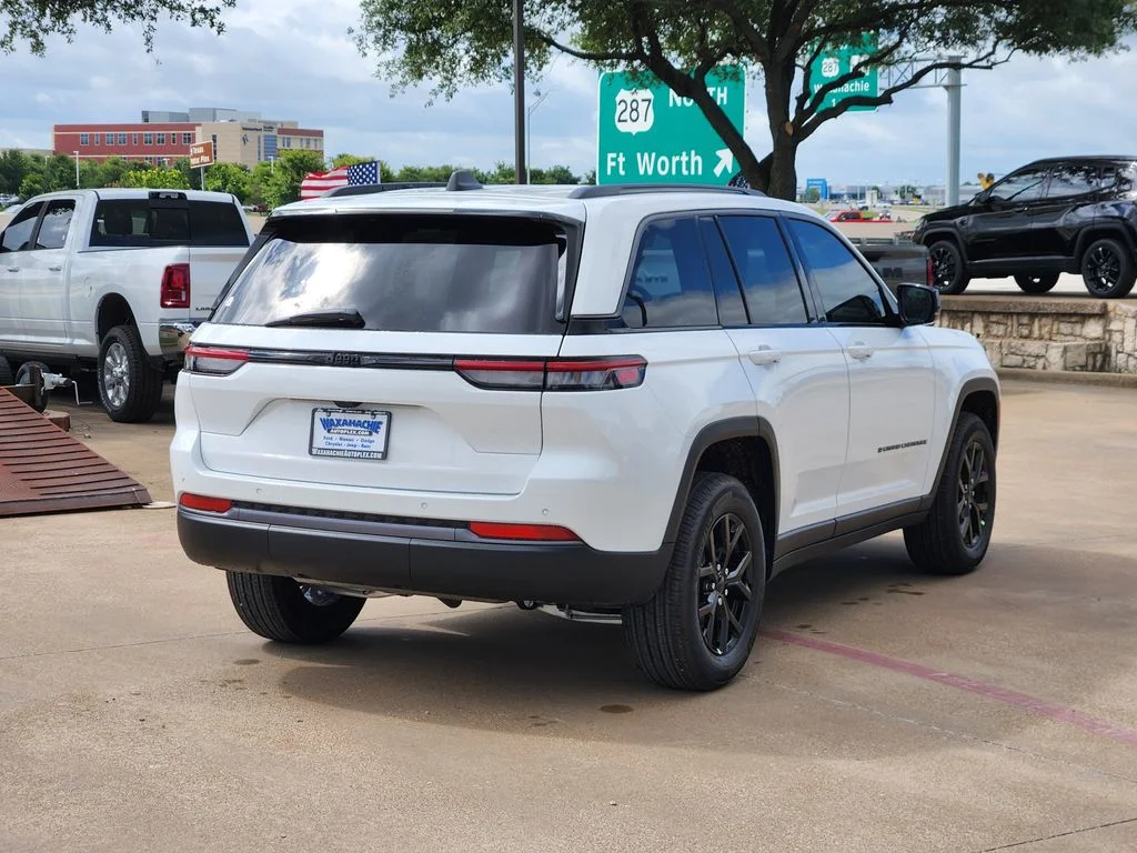 New 2026 Bright White Clear-Coat Exterior Paint Jeep Altitude image 4