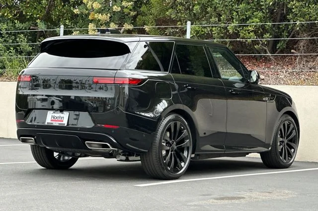 New 2026 Santorini Black Land Rover Dynamic SE image 5