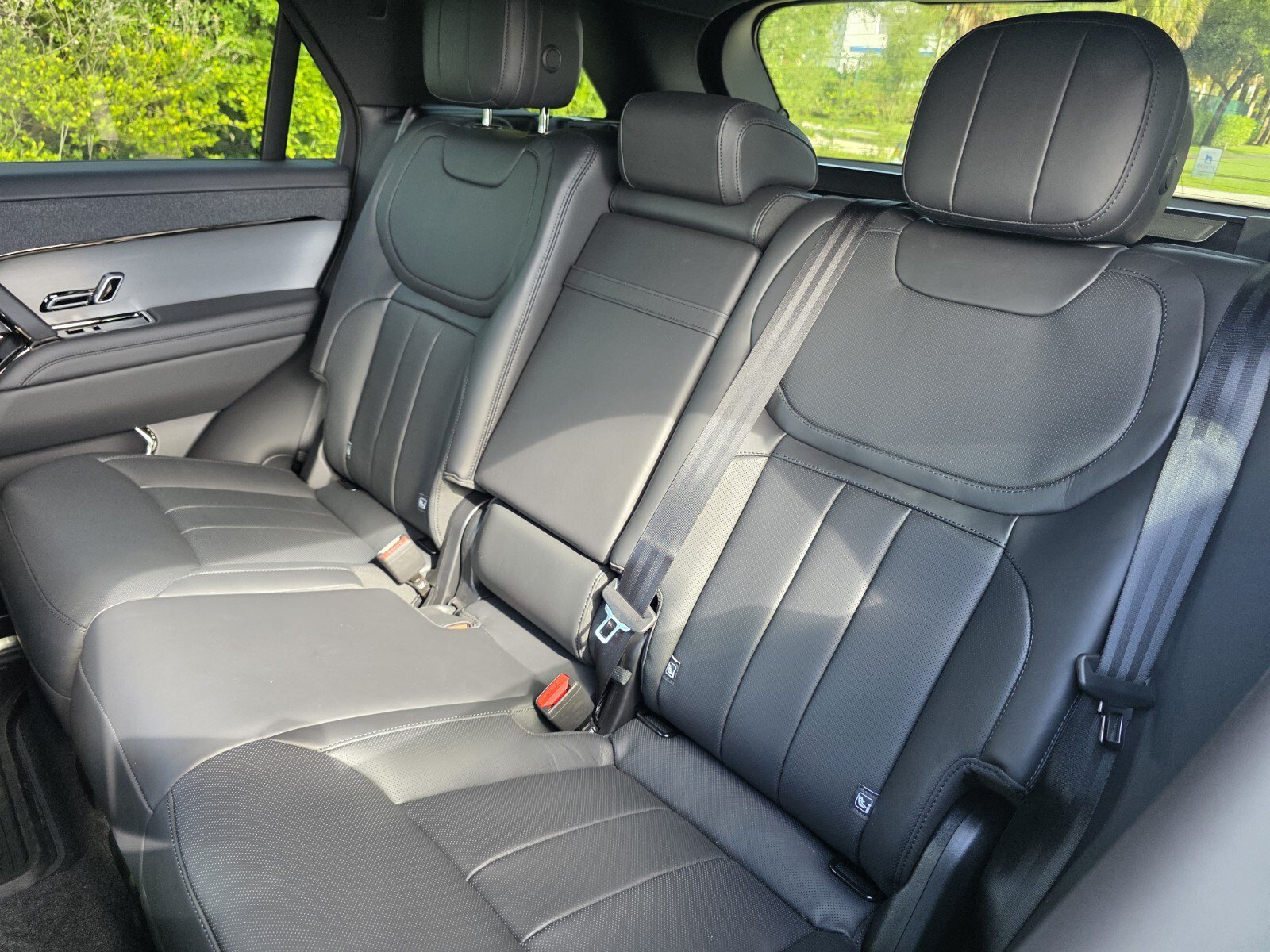 Used 2026 Carpathian Grey Premium Metallic Land Rover P360 SE image 13