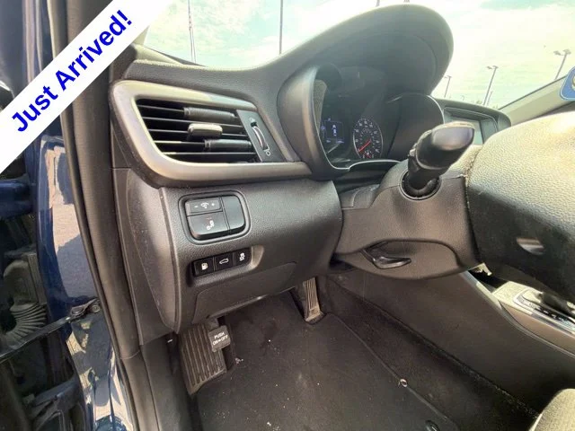 Used 2018 Blue Kia S image 38