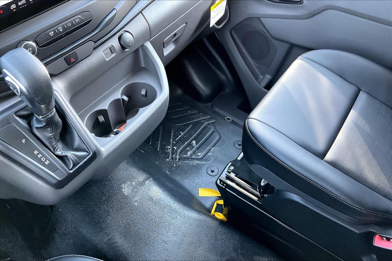 New 2026 Oxford White Ford Passenger Van XL image 5