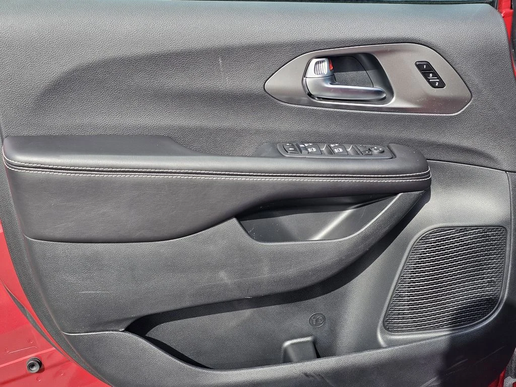 New 2026 Red Hot Pearl-Coat Exterior Paint Chrysler Select image 14