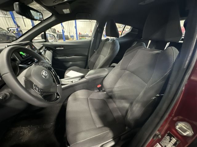 Certified Used 2018 Pearl Toyota XLE image 17