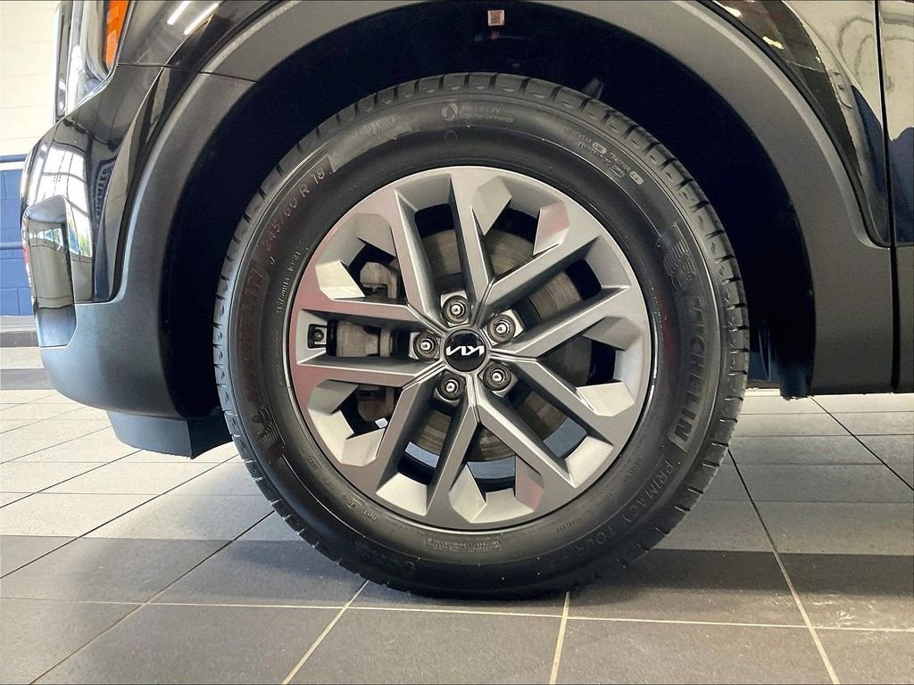 Used 2024 Black Kia LX image 7