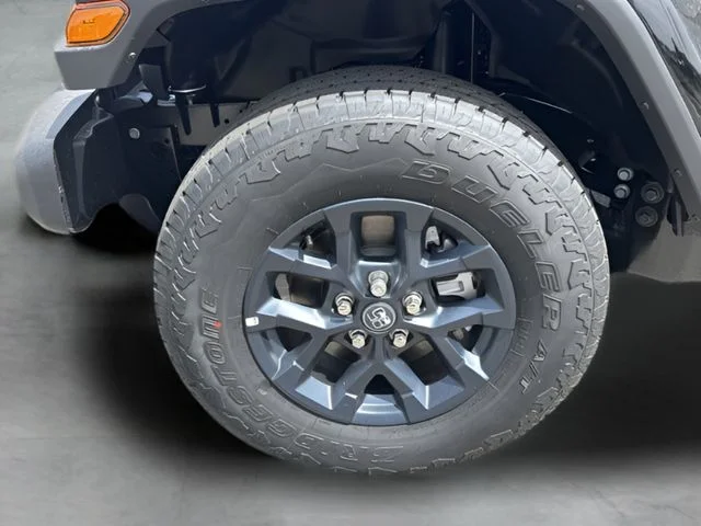 New 2026 Black Clear-Coat Exterior Paint Jeep 85th Anniversary Edition image 25