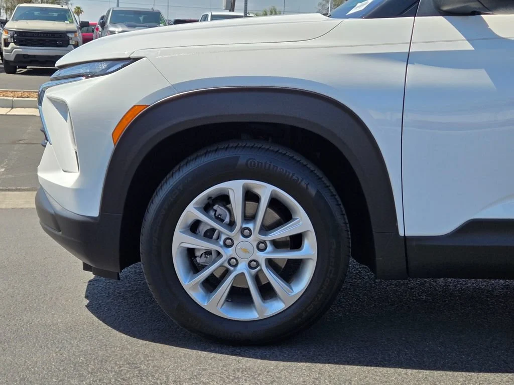 Used 2024 Summit White Chevrolet LS image 9