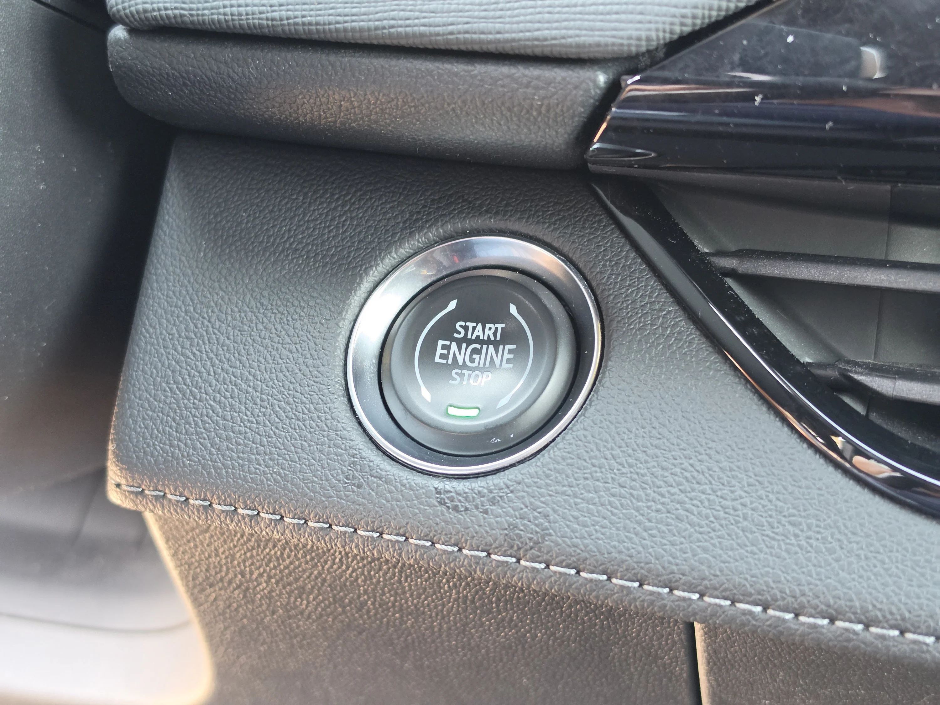 Used 2025 Summit White Buick Preferred image 37