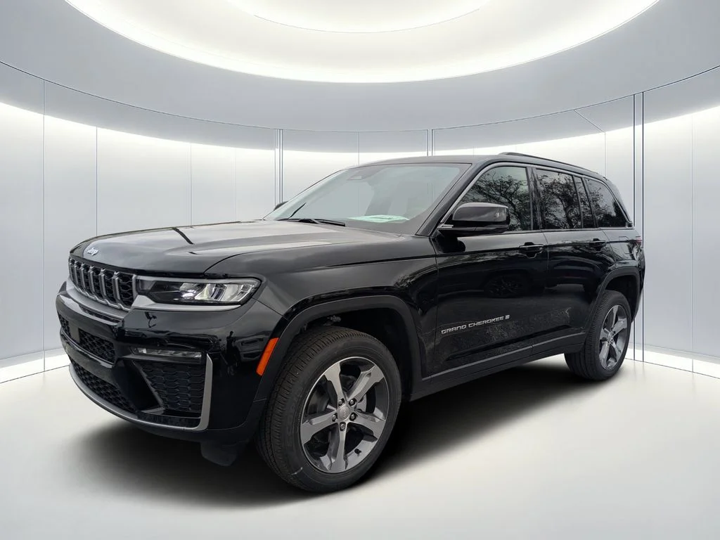 New 2026 Diamond Black Crystal Pearl-Coat Exterior Paint Jeep Limited image 8