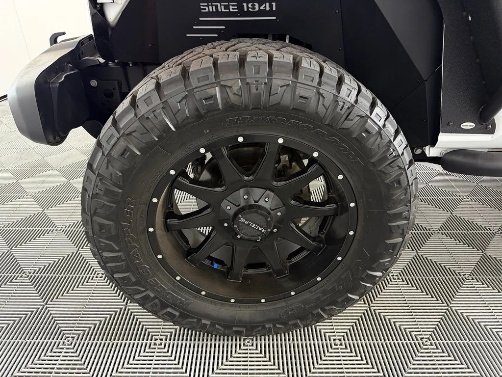 Used 2021 White Jeep Unlimited Willys image 9