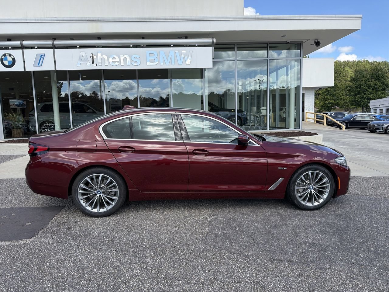 Used 2023 Aventurin Red Metallic BMW 530e image 4