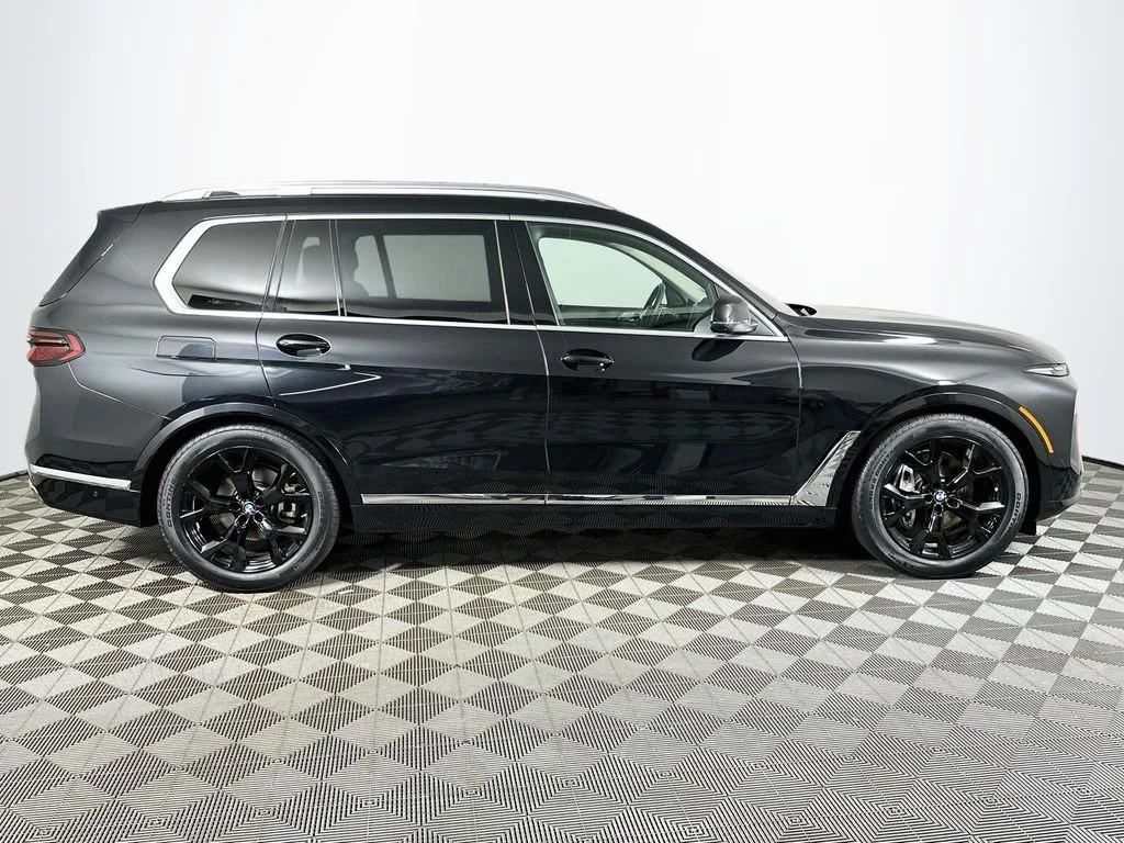 Used 2026 Black Sapphire Metallic BMW xDrive40i image 4