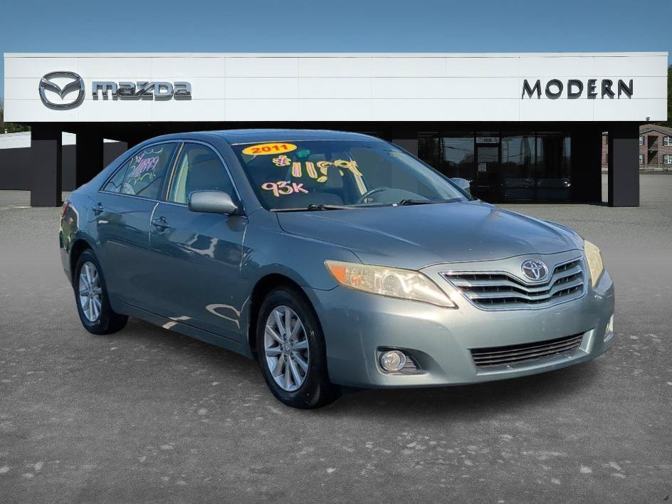 Used 2011 Aloe Green Metallic Toyota XLE image 4