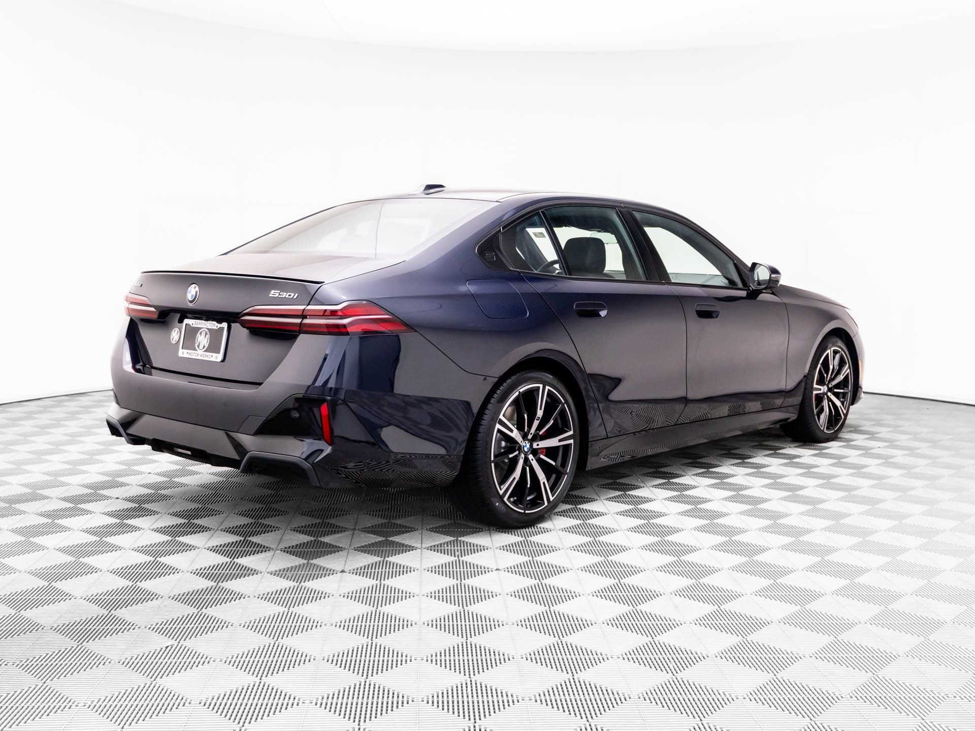 New 2027 Carbon Black Metallic BMW 530i xDrive image 5